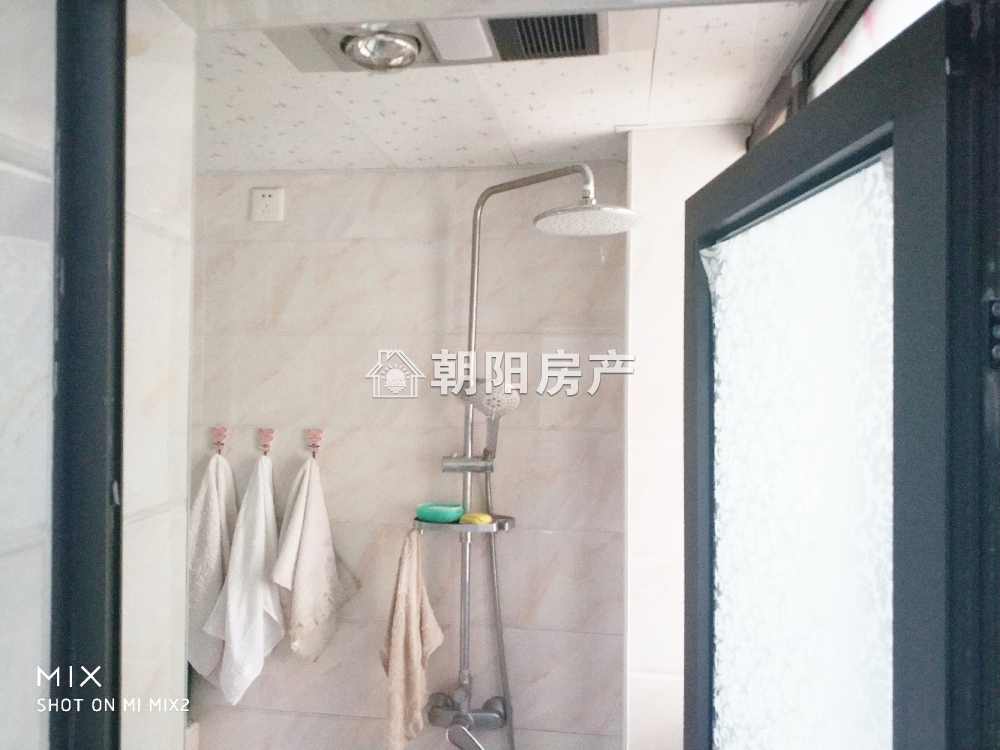 绿茵里 126平 精装三居 南向采光 交通便利 学区房