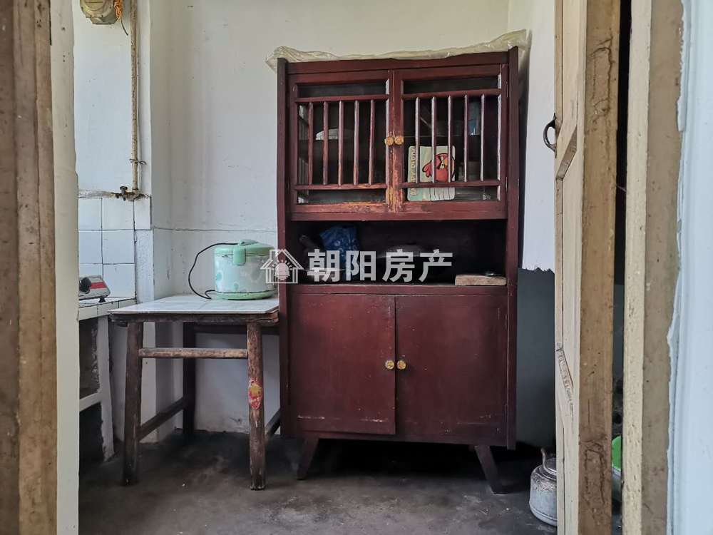 安装处大院 56平 南向两室一厅 交通便利 随时看房