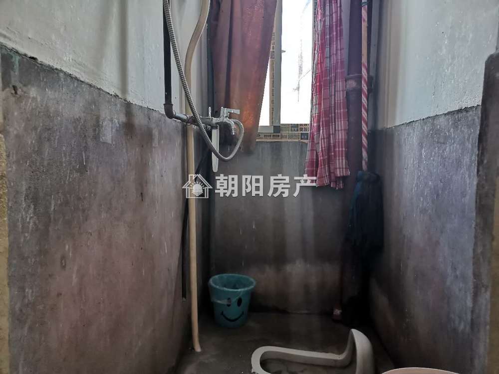 安装处大院 56平 南向两室一厅 交通便利 随时看房