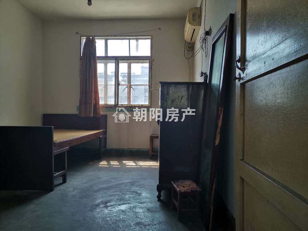 安装处大院 56平 南向两室一厅 交通便利 随时看房