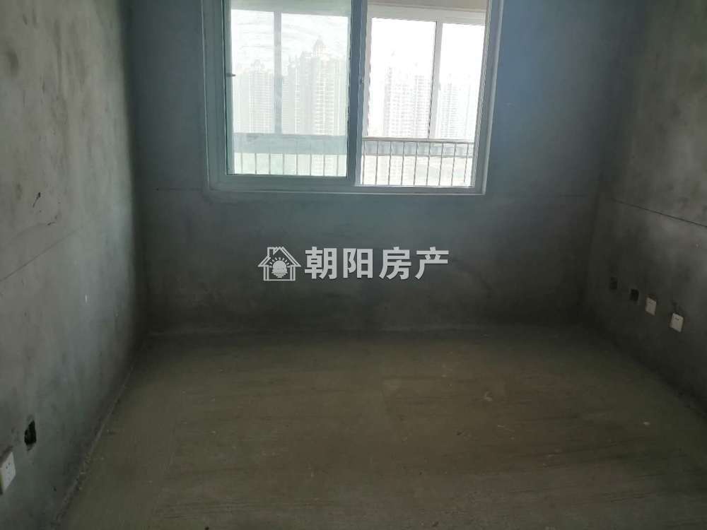 万茂华府 129平 南向大三室 交通便利 毛坯自装修