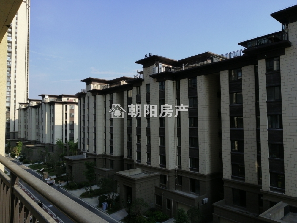 御景学府 143平 朝南四室二厅 毛坯 学区房 交通便利