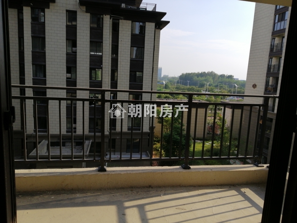 御景学府 143平 朝南四室二厅 毛坯 学区房 交通便利