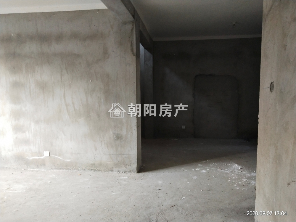 东城国际 134平 朝南三室 2575元/平 交通便利
