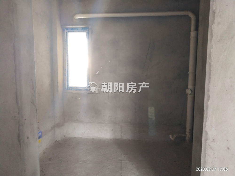 东城国际 134平 朝南三室 2575元/平 交通便利