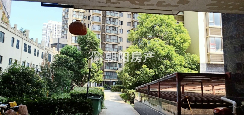 西湖天地 135平 朝南精装三室 学区房 交通便利