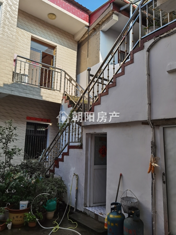 堰口老南街 1000平 临街南朝商铺 3000元/平 人流密集
