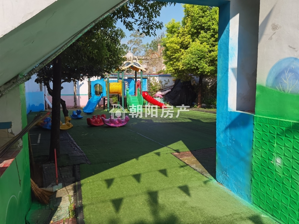 堰口老南街 1000平 临街南朝商铺 3000元/平 人流密集