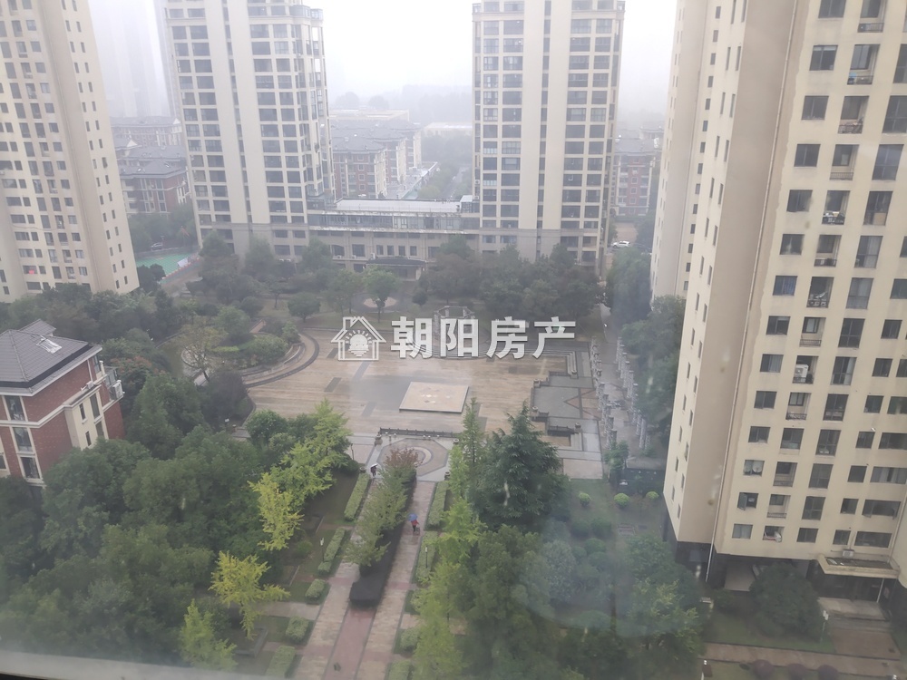 西湖春天 123平 南向简装三室 学区房 交通便利