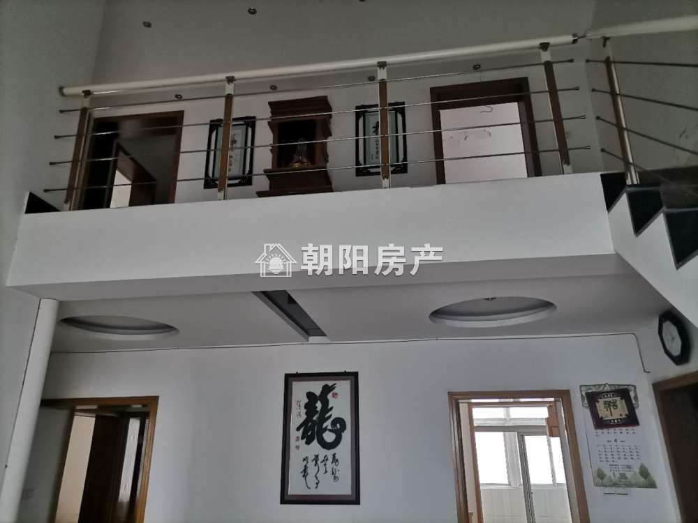 新社西村东区 150平 南向三室二厅 满五唯一 精装拎包入住