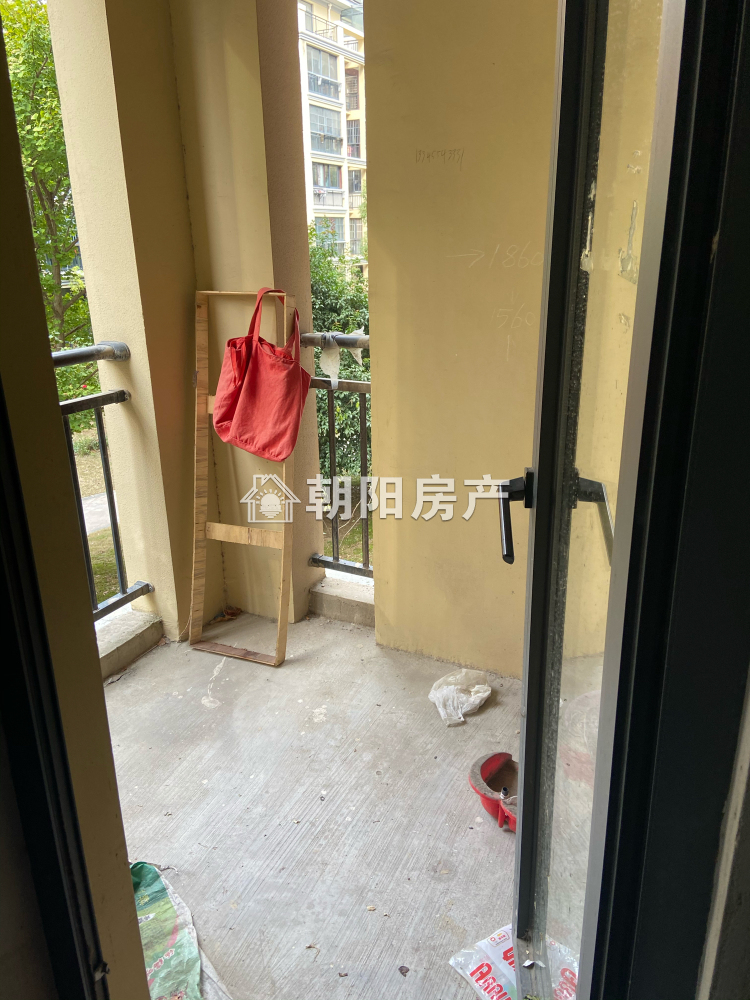 西湖春天 119平 南向三居 学区房 毛坯 满两年