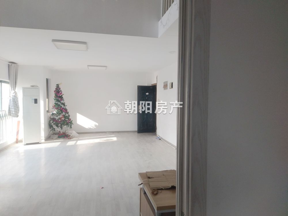 金色大地 156平 朝南三室精装 交通便利