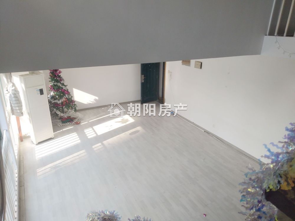 金色大地 156平 朝南三室精装 交通便利