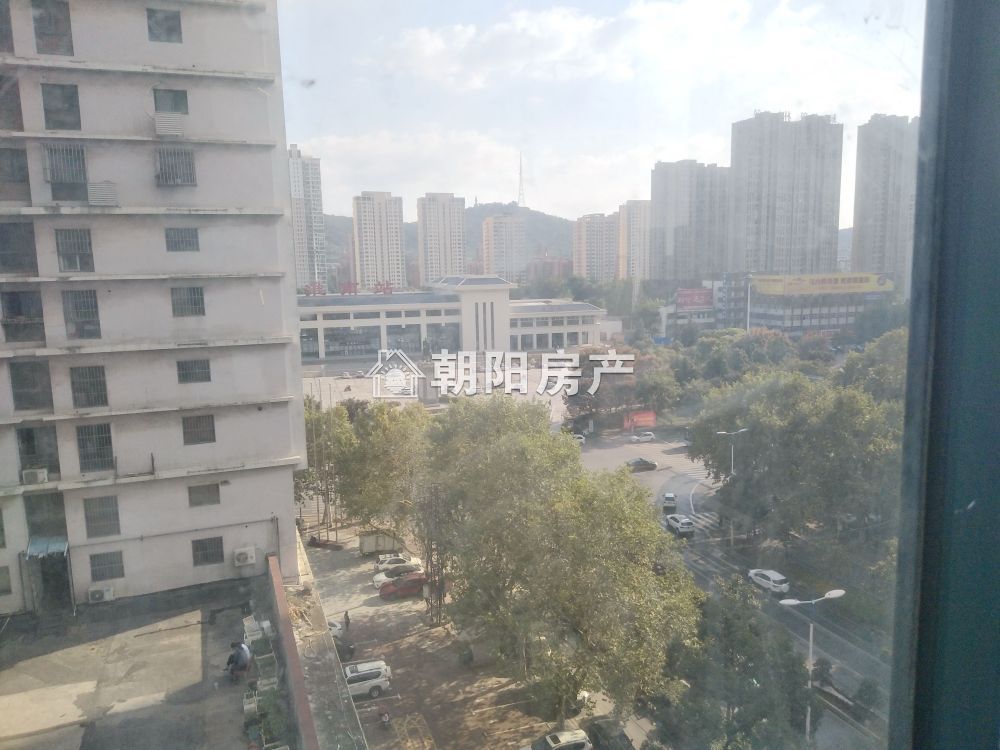 金色大地 156平 朝南三室精装 交通便利
