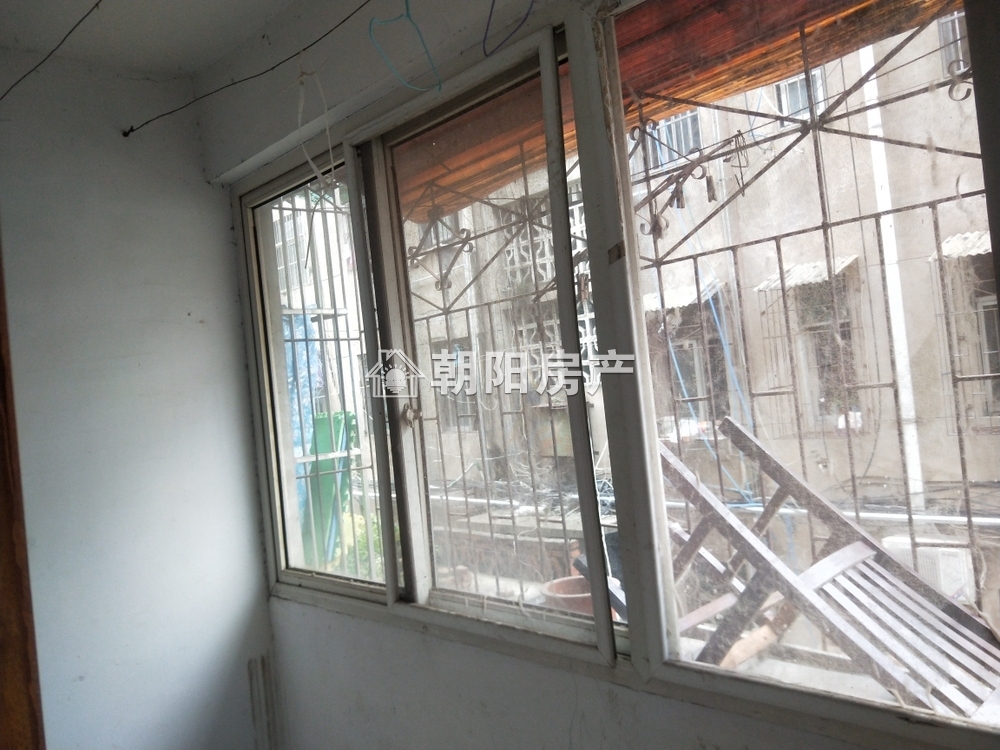 商海大厦 81平 南向两室 简装 单价1358元 交通便利