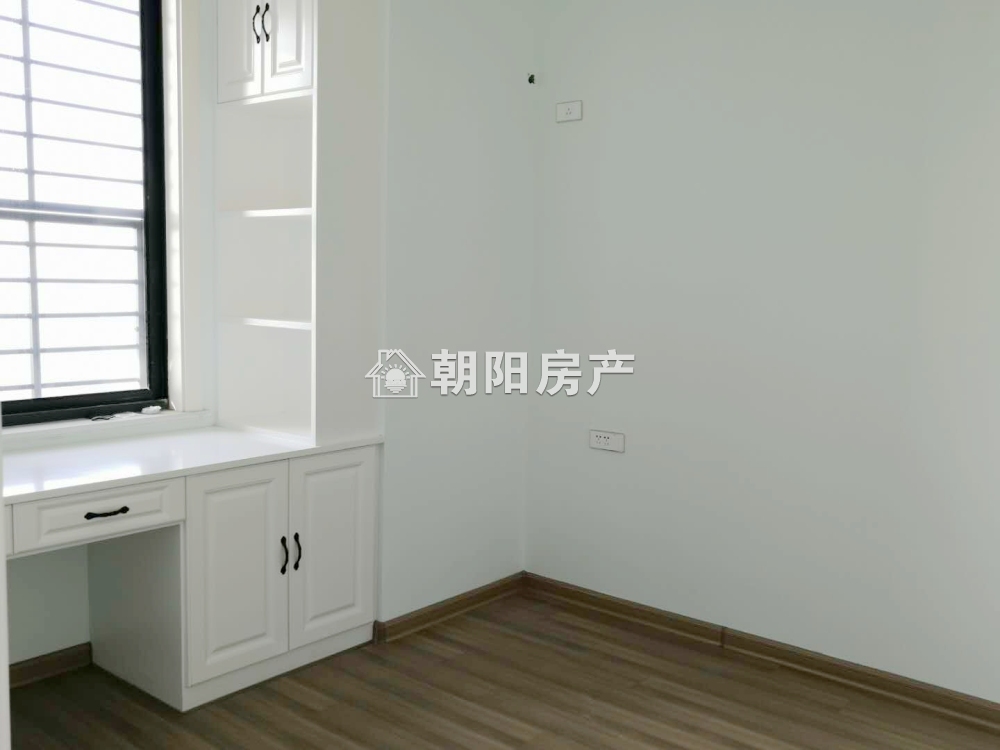 钻石星座 120平 南向精装三室 交通便利 学区房