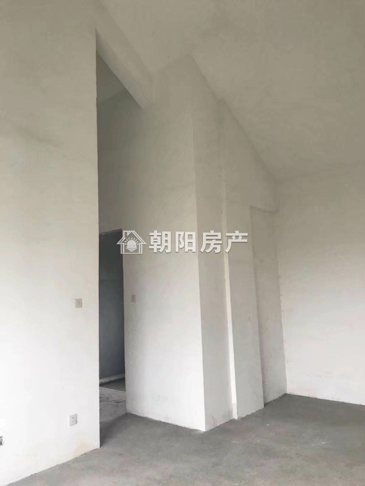泉山湖A区毛坯4室2厅学区满两年