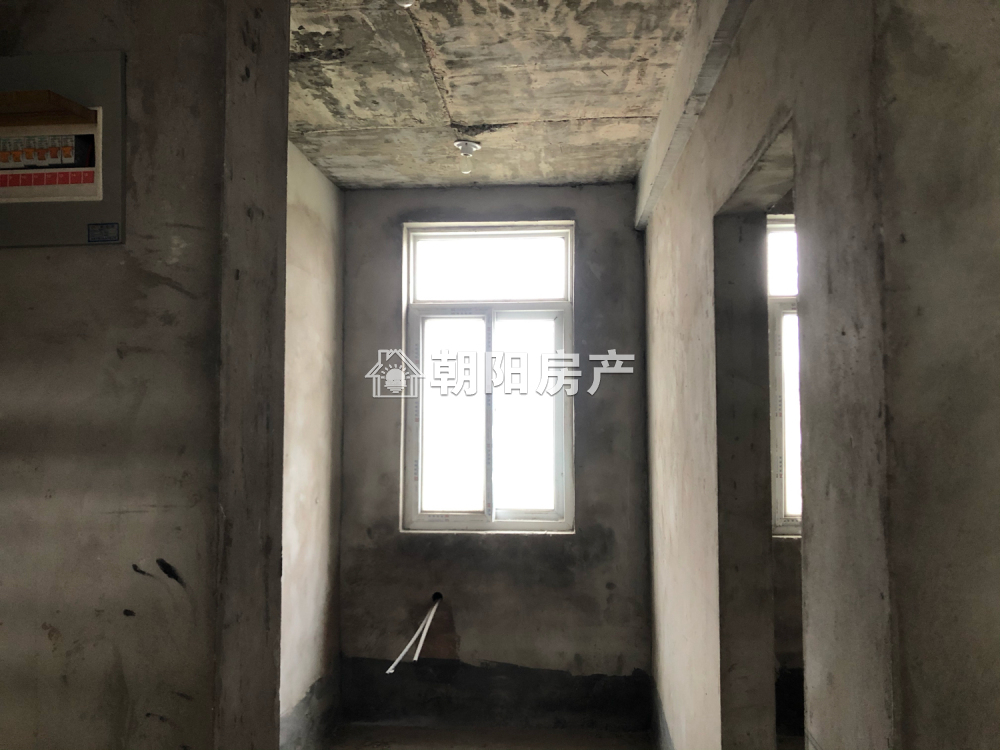 九龙岗建设村C区 70平 南向三居 毛坯 交通便利配套全
