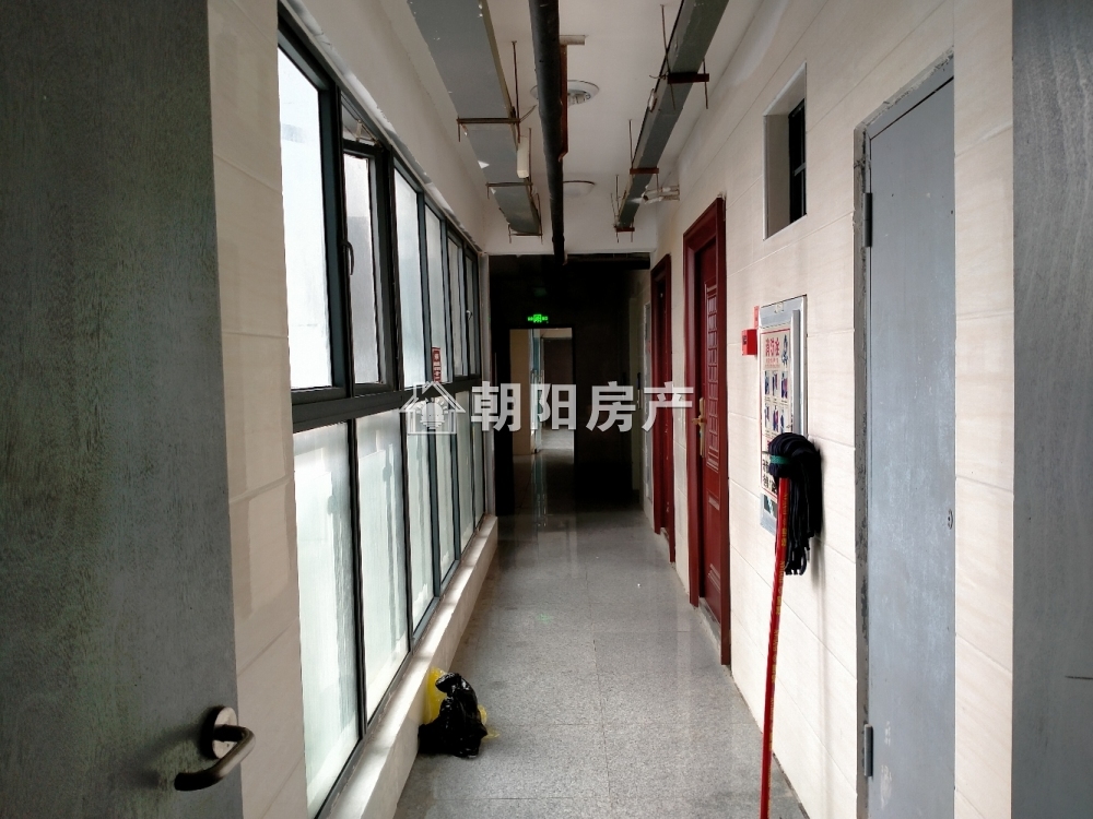 万茂中心 49平 朝南一室精装 满两年 配套齐全 随时看房