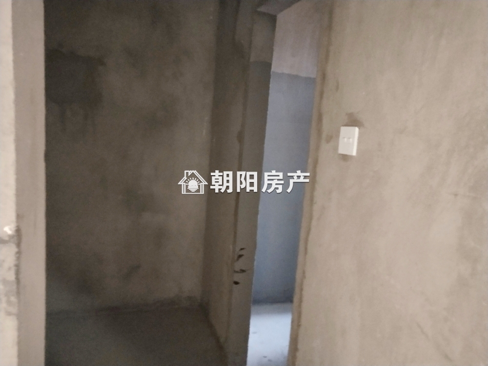御香山 135平 南向三室二厅 毛坯房 采光好