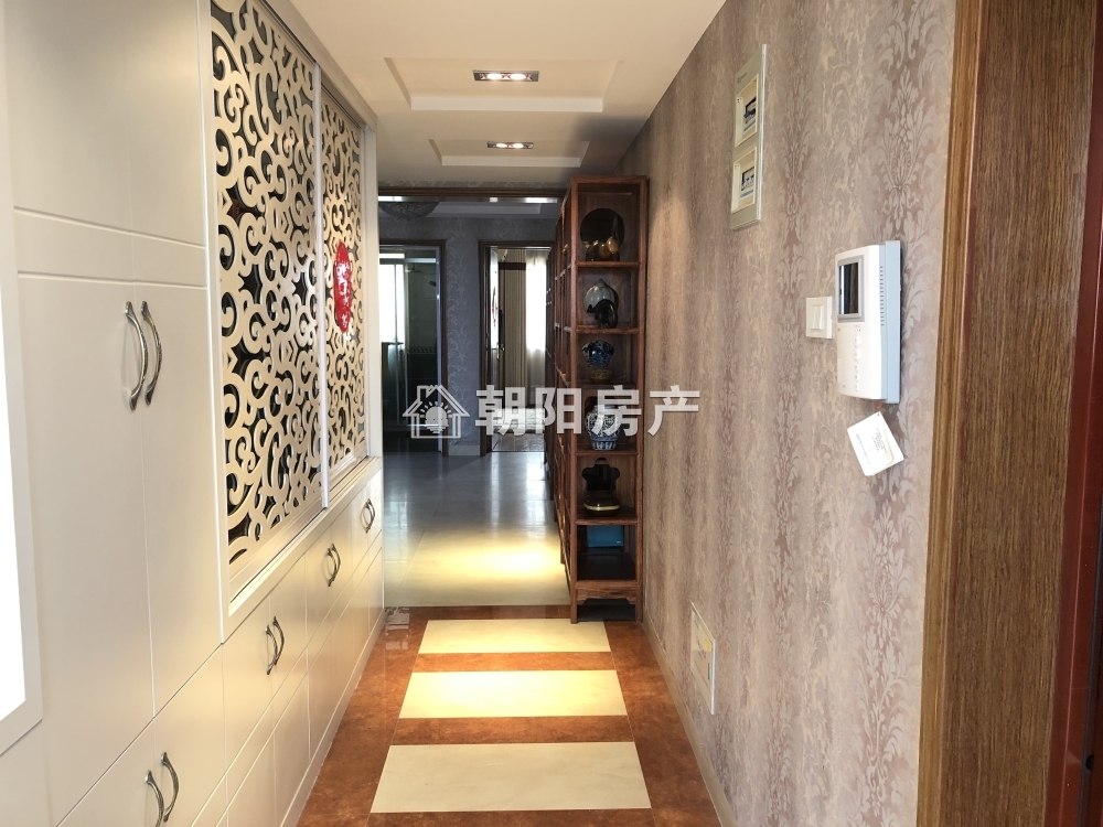 朝阳帝堡 220平 南向四室豪装 满两年 学区房 交通便利