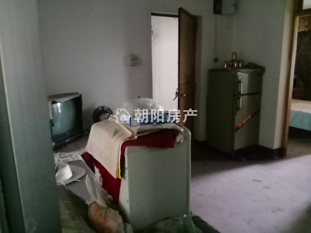 化工新村 68平 南向两居 简装 单价1470元 交通便利