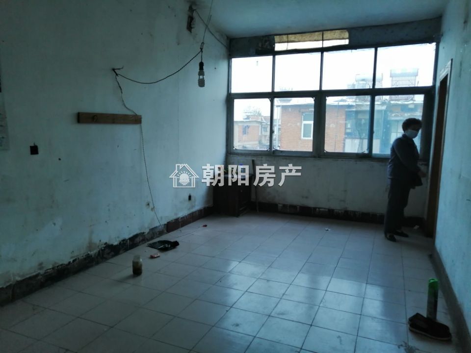谢二北村 46平 南向一室一厅 满两年 购物便捷