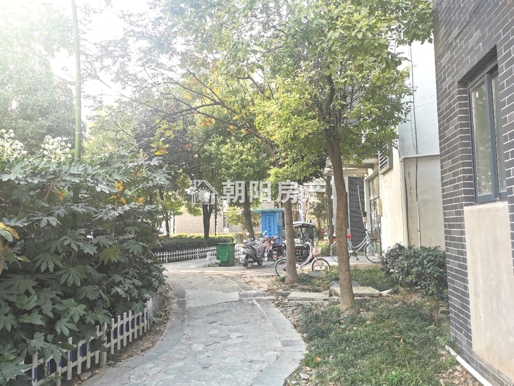 领城小区，精装2房，景观房，诚心出售