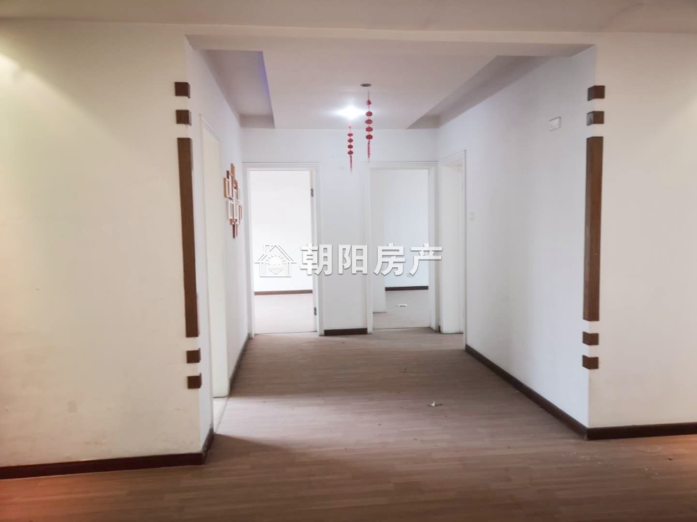 东苑小区东区 130平 南向三居 满两年 简装 交通便利