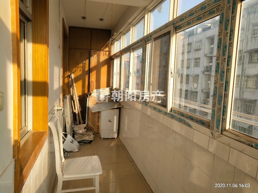 金凤小区 119平 南向精装三居 满两年 交通便利