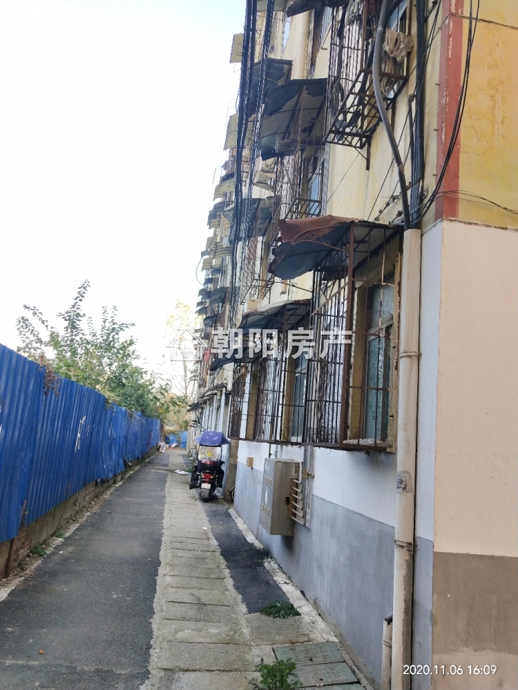 金凤小区 119平 南向精装三居 满两年 交通便利