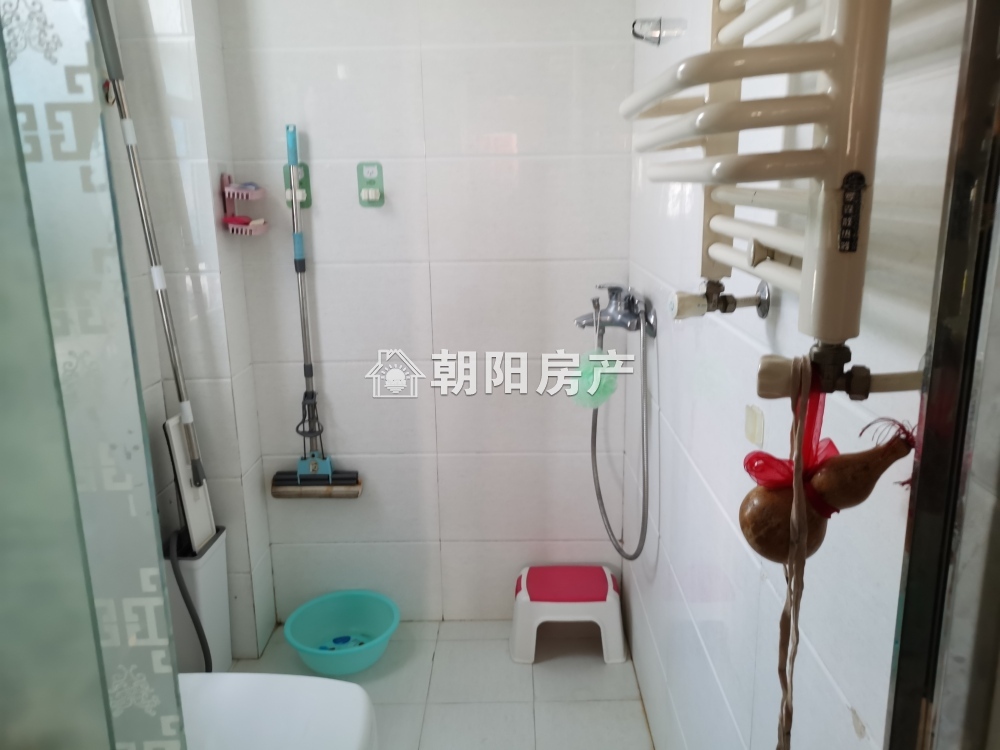 广场小区 88平 南向精装两室 学区房 交通便利