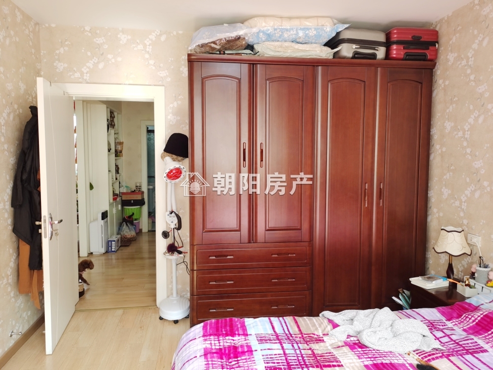广场小区 88平 南向精装两室 学区房 交通便利