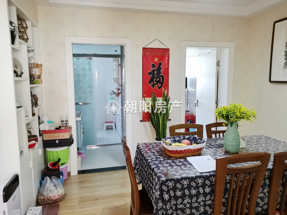 广场小区 88平 南向精装两室 学区房 交通便利