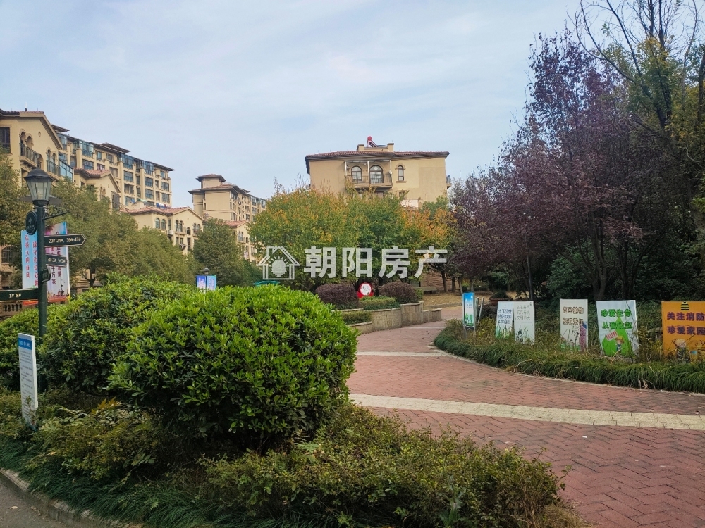 顺发泽润园 83平 朝南三室 满两年 单价2393元