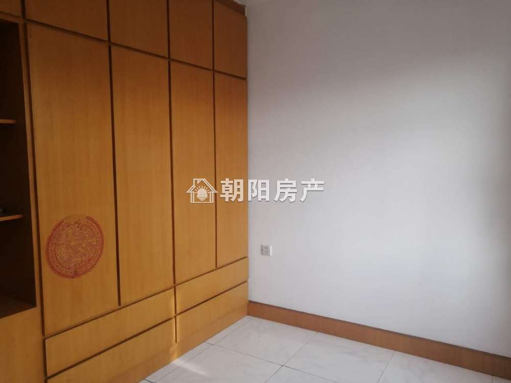田东小区 60平 朝南两居 满两年 单价1500元 交通便利