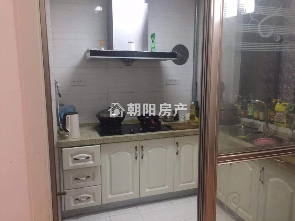 上郑广场 94平 南向简装两居 配套齐全 购物便捷