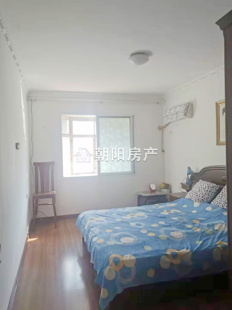 银工家属楼 111平 南向精装三居 交通便利 随时看房