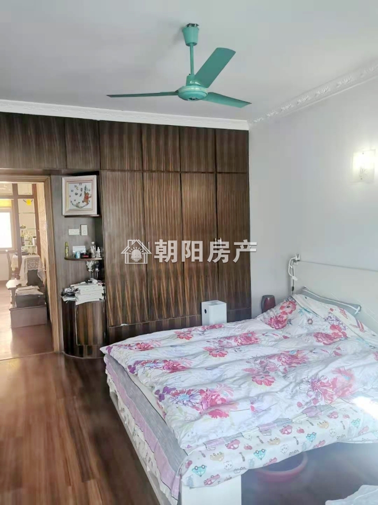 银工家属楼 111平 南向精装三居 交通便利 随时看房