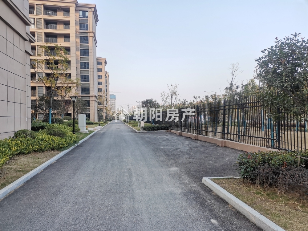 龙成奥韵东区 126平 南向三室两卫 洋房毛坯 学区房 配套齐全