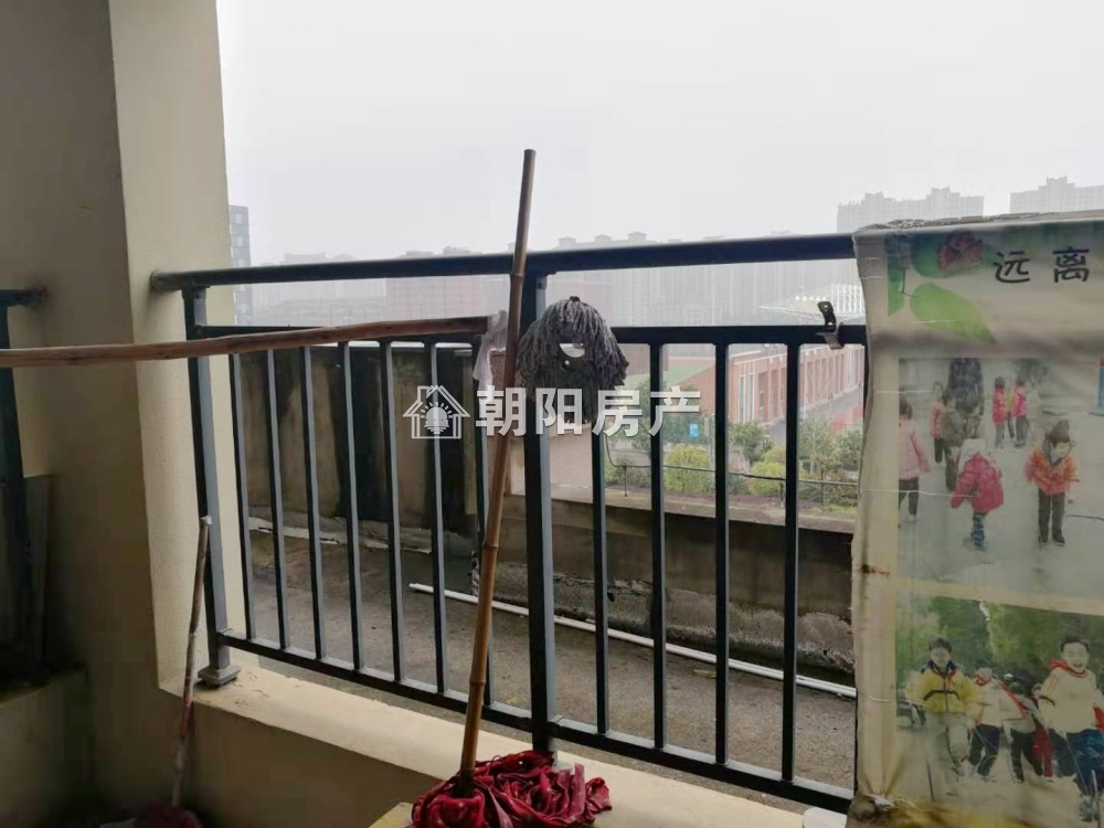 春雨梧桐 115平 南向三室 满两年 学区房