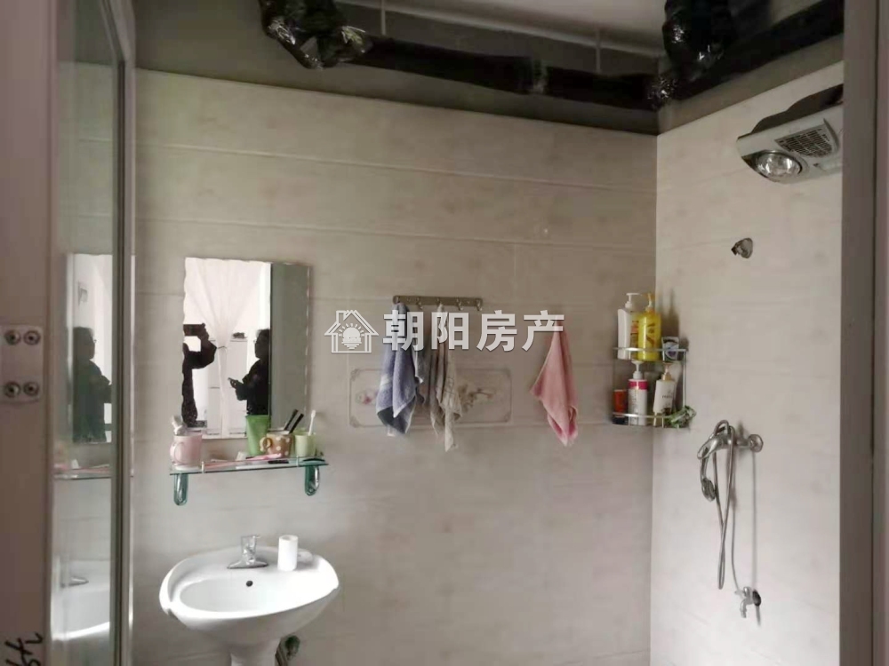 春雨梧桐 115平 南向三室 满两年 学区房