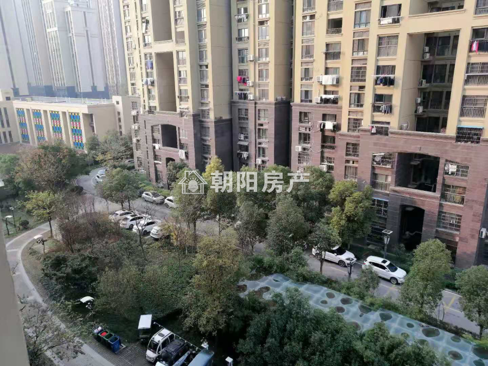 绿茵里 118平 南向三室二厅 满两年 学区房 交通便利