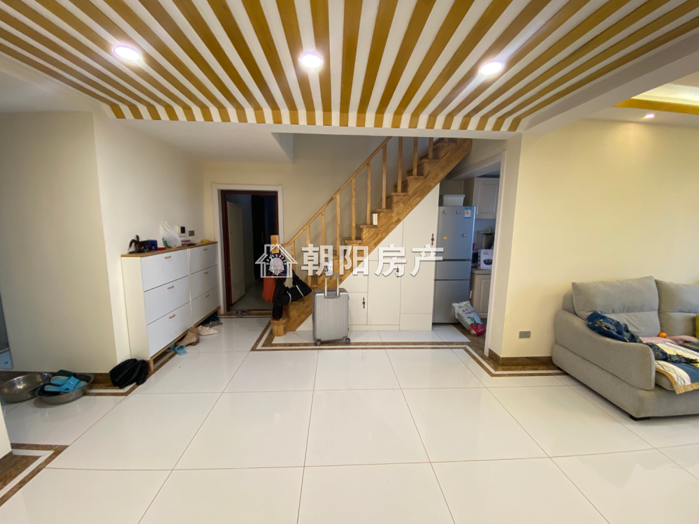 东方名珠 174平 精装三室朝南 免税
