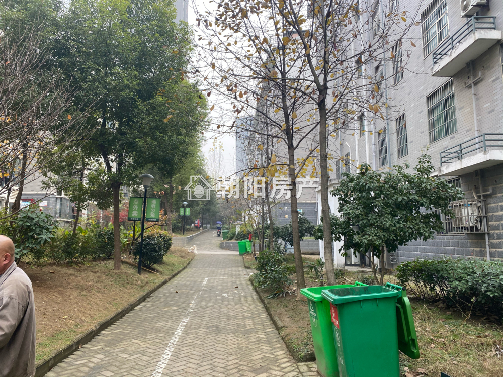 卧龙山庄东区 112平 南向精装三室 满五唯一