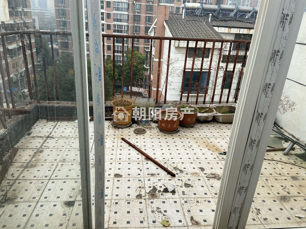 金色家园 146平 南向四室二厅 满五唯一 交通便利 普装