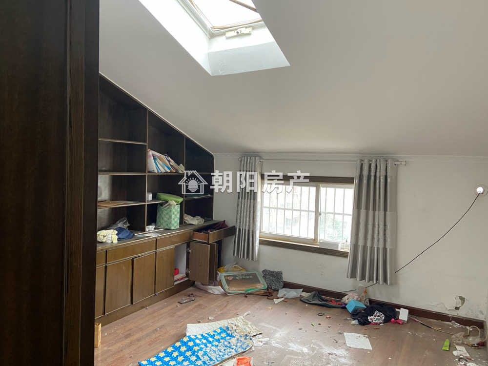 金色家园 146平 南向四室二厅 满五唯一 交通便利 普装