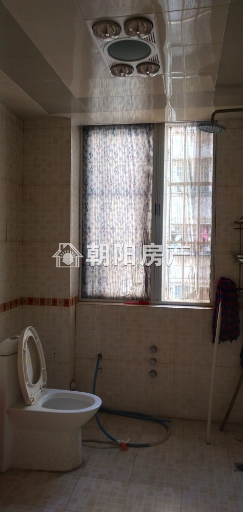 东风小区 128平 南向精装三居 满两年 交通便利