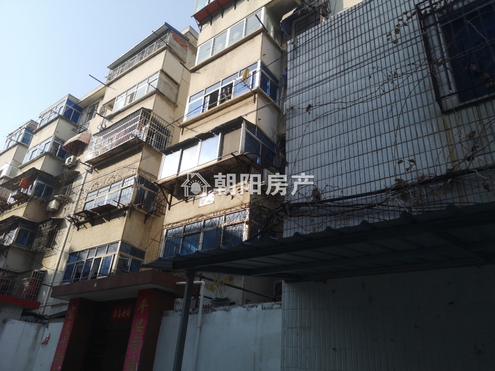通达小区 72平 南向三居 满两年 交通便利 随时看房