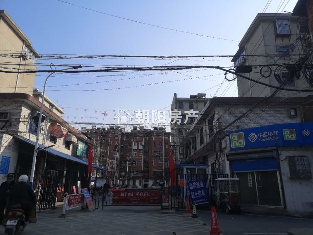 通达小区 72平 南向三居 满两年 交通便利 随时看房